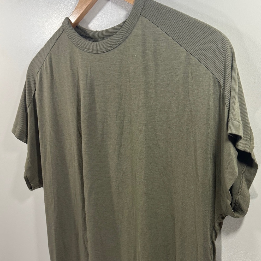 Old Navy Active Woman's Ultralite Go-Dry Olive Green Open Back Workout Tee XS - Picture 2 of 6